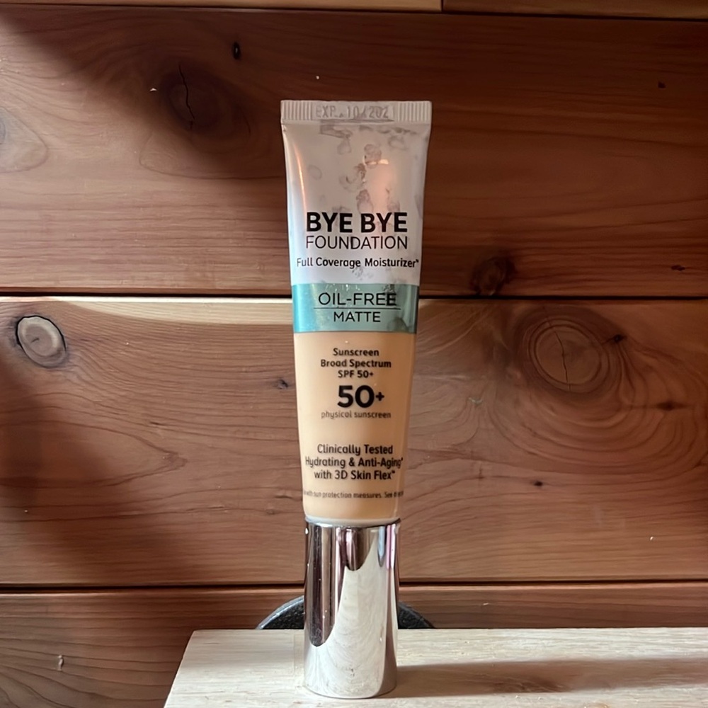 Bye Bye Foundation Full coverage Moisturizer